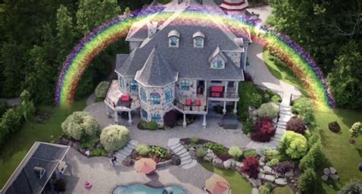 Deadmau5 Buys $5 Million Mansion - Immediately Makes Fun Of Avicii And Calvin Harris Over Twitter