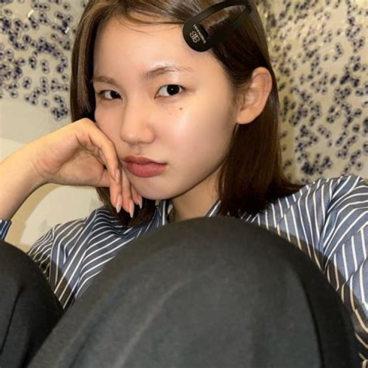 Lee Eun-saem Height, Weight, Age, Family, Biography