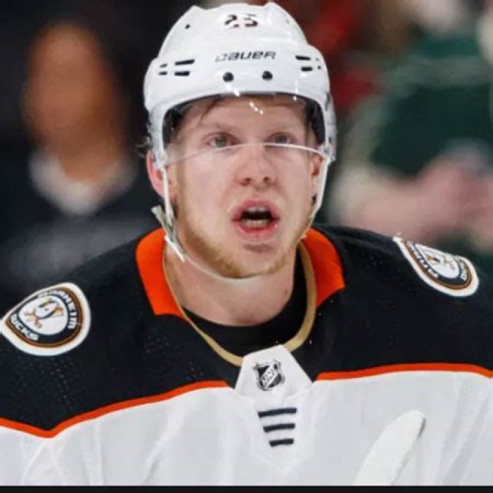 Ondrej Kase Biography-salary, net worth, married, relationship, affair, dating, children, age, career, relationship, family, girlfriend, wife