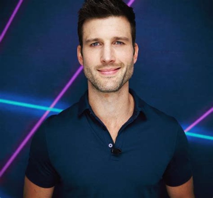 Parker Young Height, Weight, Age, Spouse, Family, Facts, Biography