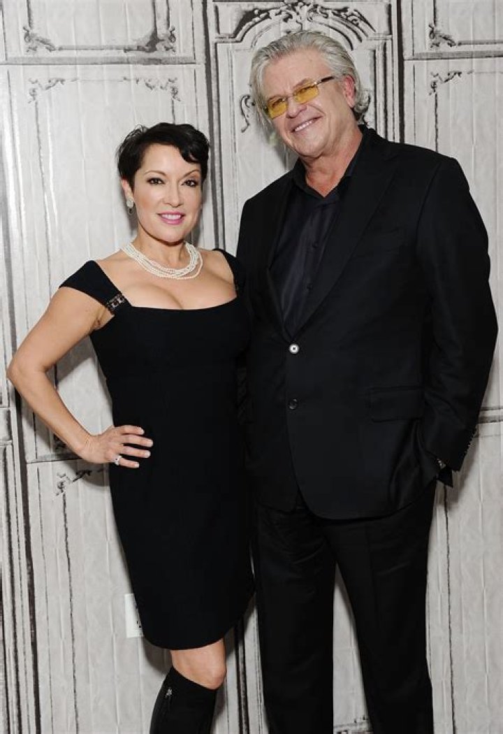 Ron White’s Girlfriend In 2 Dating Ginny? Marriages, Wives!