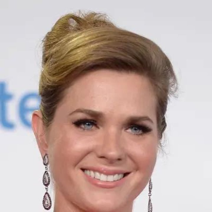 Sonya Smith Net Worth | Celebrity Net Worth