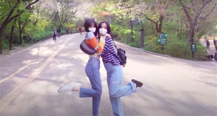 Spend The Day With BLACKPINK’s Lisa And Jisoo In A New Vlog (Watch) – Celeb Secrets