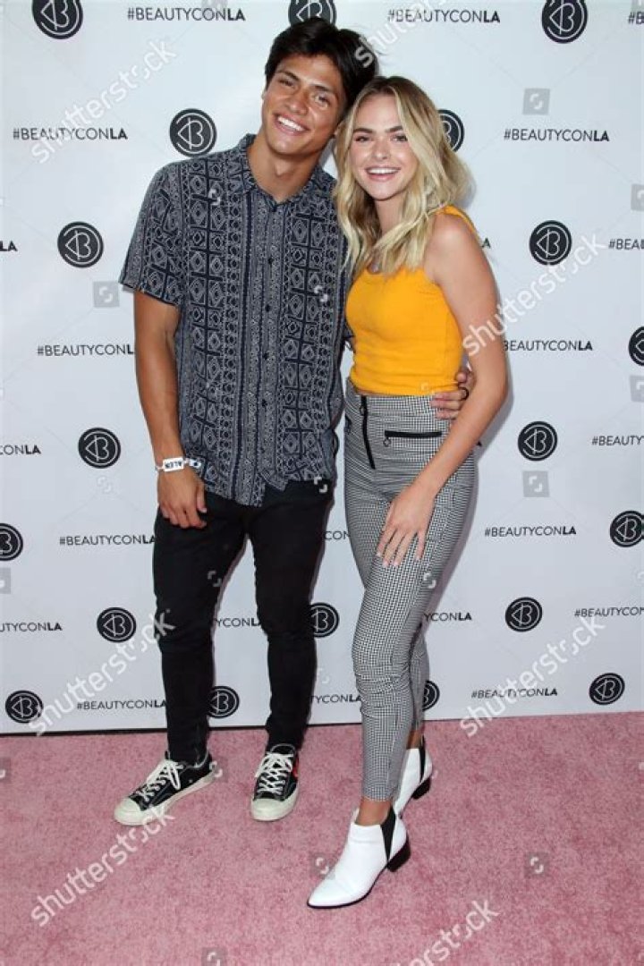 Summer McKeen and Dylan Jordan Kick Off Prom 2017 Season with an Epic Promposal Thanks to Men’s Wearhouse – Celeb Secrets