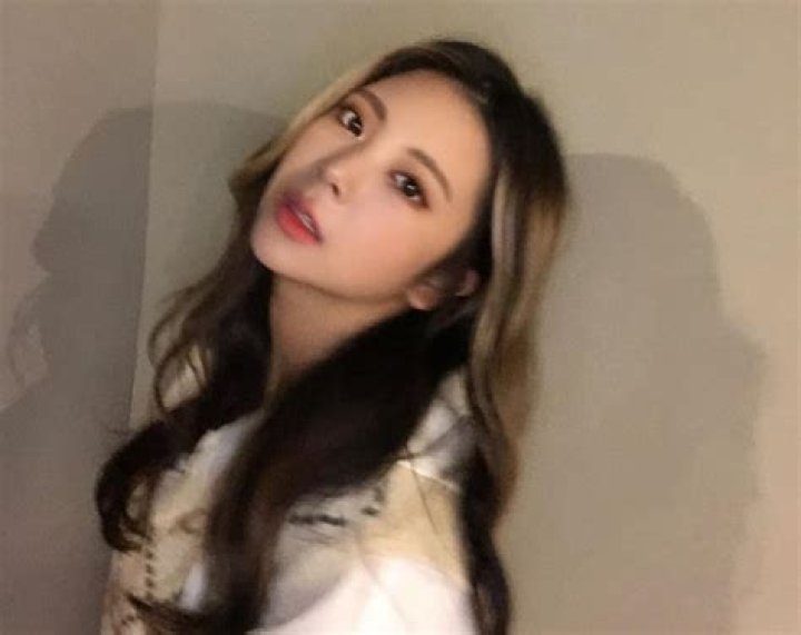Sunn Height, Weight, Age, Body Statistics