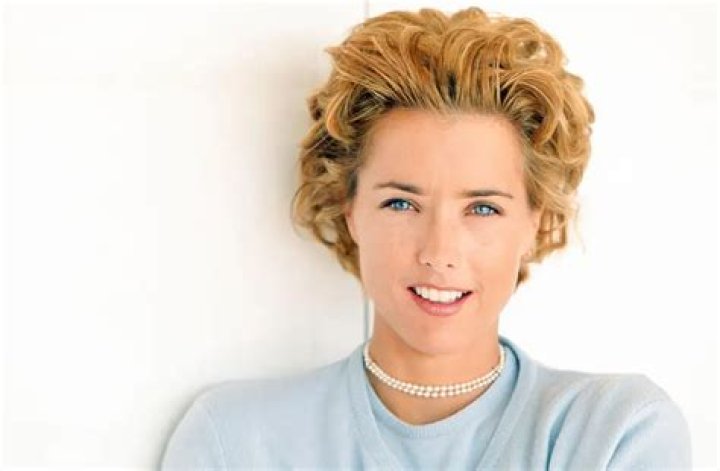 Téa Leoni Net Worth | Celebrity Net Worth