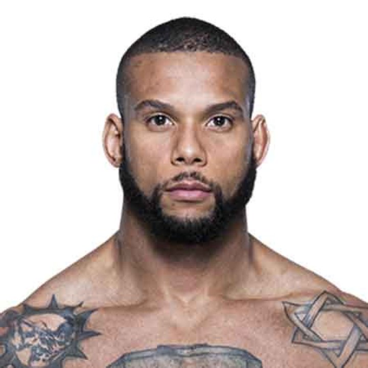 The famous UFC fighter, Thiago Santos has an estimated net worth over $5 million.