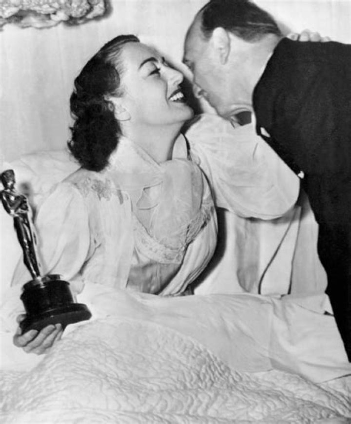The Real Reason Joan Crawford Accepted Her Oscar in Bed