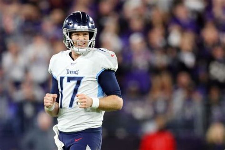 Under $44 million contract with the Tennessee Titans, How much is his net worth in 2020? Is he married?