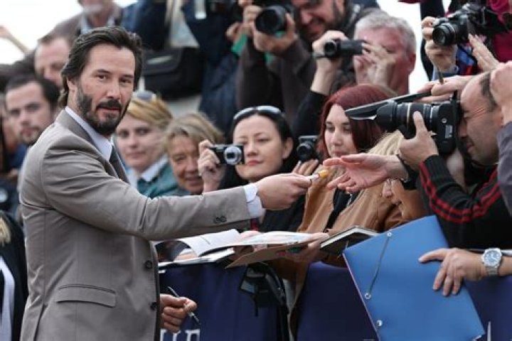 What Keanu Reeves Did With His Matrix Royalties Proves He Truly Does Not Care About Money
